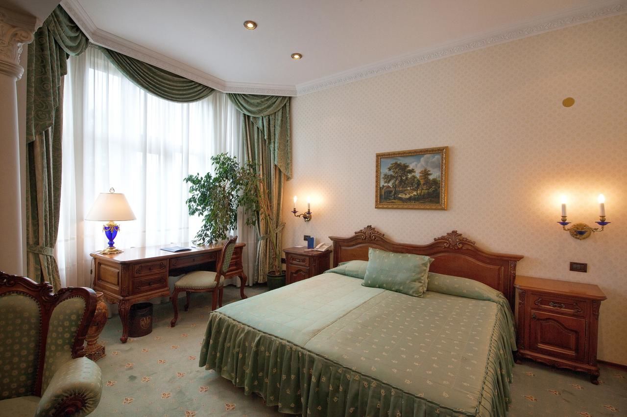 Отель Grand Hotel London Варна