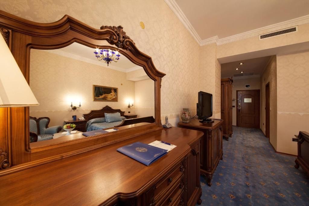 Отель Grand Hotel London Варна